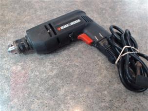 BLACK & DECKER CORDED DRILL MODEL DR220